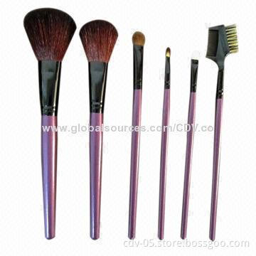 Travel makeup brushes, made of wooden handle and aluminum ferrule with great goat and synthetic hair